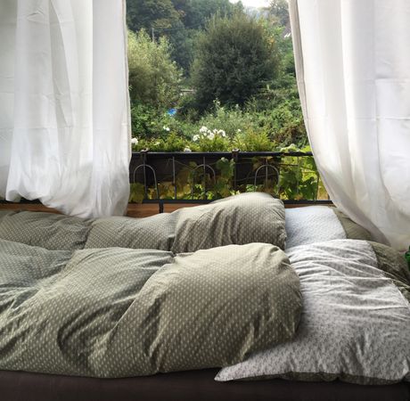 Outdoor Bett mit Vorhängen